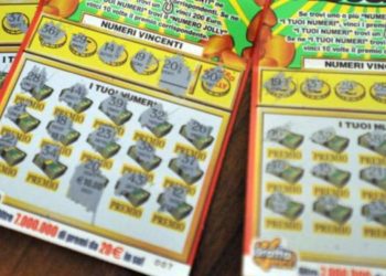 Napoli, scappò con ‘Gratta e vinci’ da 500mila euro: tabaccaio sarà processato