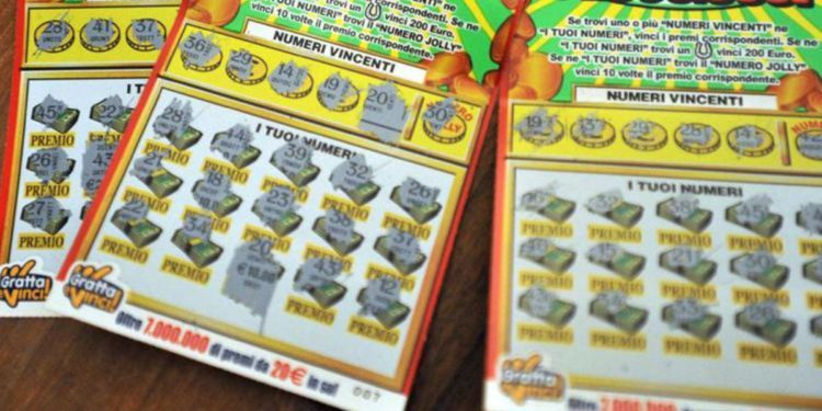 Napoli, scappò con ‘Gratta e vinci’ da 500mila euro: tabaccaio sarà processato