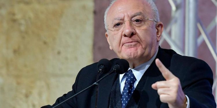 Referendum, De Luca: “E’ stato demenziale, strumento va gestito seriamente”