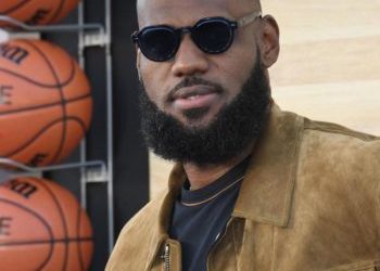 Basket, LeBron James vuole comprare una squadra Nba