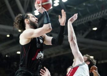 Virtus Bologna vince gara 5, Olimpia Milano avanti 3-2
