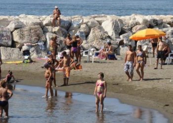 Napoli, app per ingresso in spiaggia: come funziona