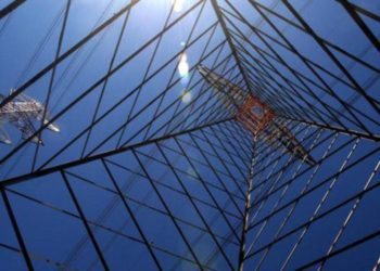 Energia, cos’è e come (non) funziona la tassa sugli extra profitti