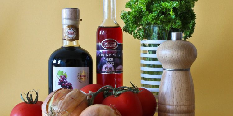 TUTTI PAZZI PER IL BALSAMICO: IN MIGLIAIA NELLE “ACETAIE APERTE” A MODENA