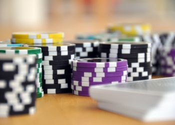 Le 4 Qualità Principali per Migliorare il Tuo Gioco del Poker al Casino Live