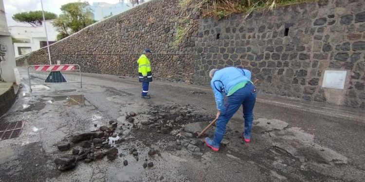 PIOVE, DISASTRO STRADE ALLAGATE E DISSESTATE A FORIO