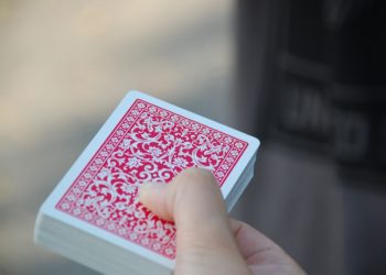 Dipendenze: gioco d’azzardo, droga e internet,si combattono anche con una stimolazione elettrica