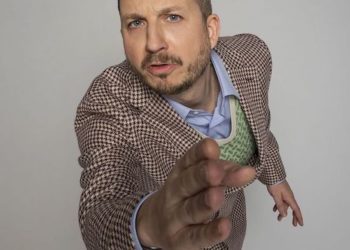 Francesco Arienzo, sold out per il comico napoletano che raddoppia il 18 dicembre