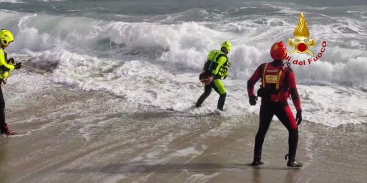 Cutro: Imbarcazione migranti naufragata, almeno 59 vittime | I Video