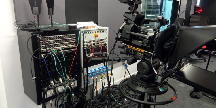 C’è Posta per te: quanto guadagnano i protagonisti e gli ospiti?