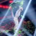 Sanremo 2023, Blanco distrugge i fiori sul palco: le reazioni