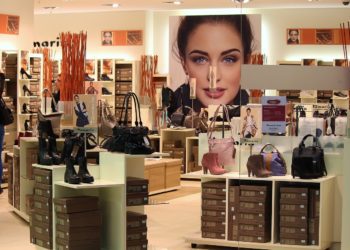 Borse 2023, dai modelli all’uncinetto ai colori fluo