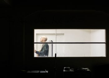 La copertina del nuovo disco di Giovanni Truppi è un’opera creata dal pubblico