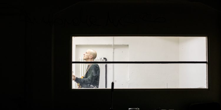 La copertina del nuovo disco di Giovanni Truppi è un’opera creata dal pubblico