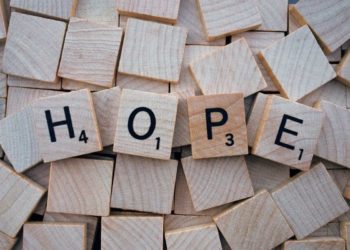 PAOLO VALLESI E IL MESSAGGIO DI SPERANZA CON “LA FORZA DELLA VITA”