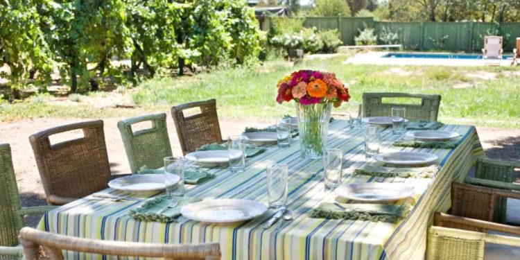 Outdoor design: come scegliere il tavolo da giardino ideale per il tuo spazio esterno