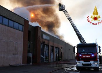Sossano: Incendio azienda tessile | Il video