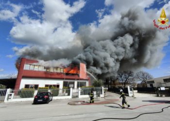 Osimo: Incendio capannone a San Biagio