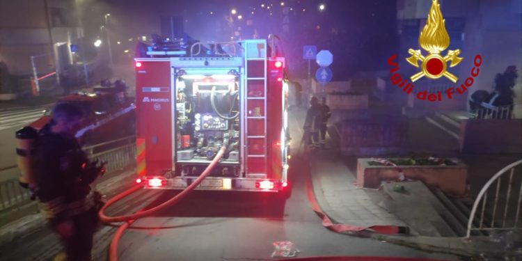 Genova: Fiamme in un box: Evacuati tutti i condomini degli appartamenti sovrastanti | Il video