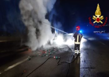 Bonito: Autotreno in fiamme sulla A16 | Il video