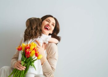 Festa della mamma: quante vogliono diventarlo e quante ne soffrono