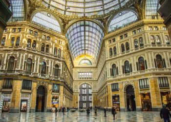 Campania Wine, la città più bella del mondo ospita i vini della regione: a Napoli un evento unico in Galleria Umberto I