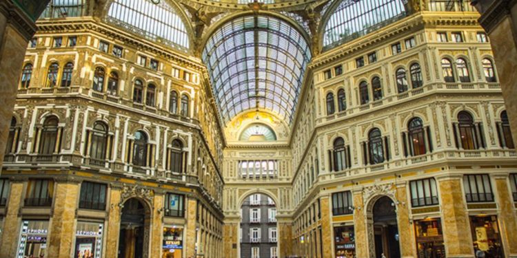 Campania Wine, la città più bella del mondo ospita i vini della regione: a Napoli un evento unico in Galleria Umberto I
