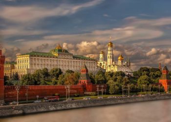 Putin: “Difenderemo la Russia, i traditori saranno puniti”