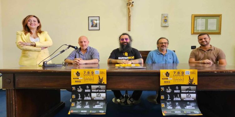 CS _ AL VIA GUITARSCIÓ – LIVE & EXPO 2023. Philip Sayce prima guest star internazionale. On stage Marco Sfogli e Cyranò Vatel. Taglio del nastro venerdì 7 luglio Battipaglia