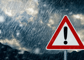 Incendi al Sud, nubifragi al Nord: Italia verso stato d’emergenza