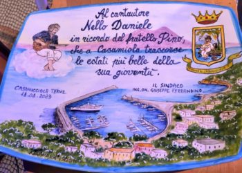 CASAMICCIOLA, EMOZIONI E COMMOZIONE IN PIAZZA MARINA PER LO STRAORDINARIO CONCERTO DI NELLO DANIELE TENUTO IN RICORDO DEL FRATELLO PINO