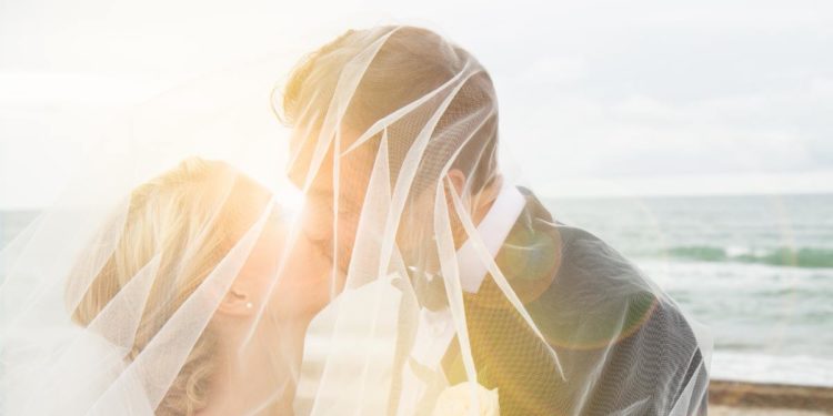 Il look per gli sposi? Dettato da armocromia e coerenza di stili