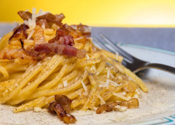 Cosa cucinano gli italiani? Dalla Carbonara al Tiramisù, svelate le ricerche più popolari su Google