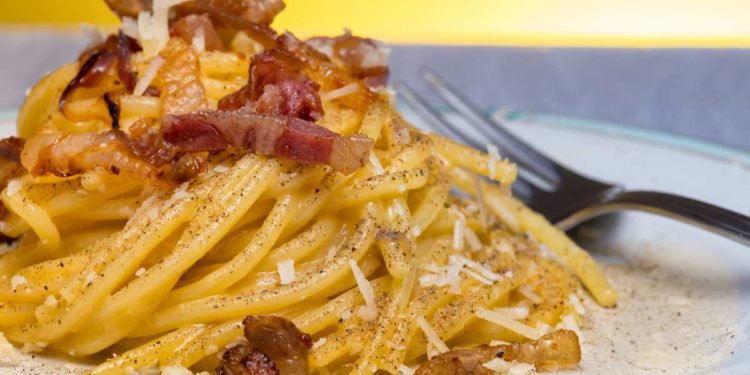 Cosa cucinano gli italiani? Dalla Carbonara al Tiramisù, svelate le ricerche più popolari su Google