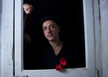 DARIO SANSONE CANTA “BELLA CIAO” IN NAPOLETANO IN OCCASIONE DEL DOCUMENTARIO “QUATTRO GIORNI PER LA LIBERTA’: NAPOLI 1943” IN ONDA SU RAI 3