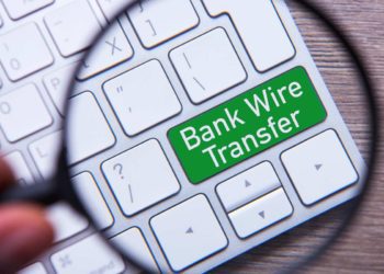 Bonifico istantaneo sempre più diffuso ma nell’87% dei casi c’è una commissione extra