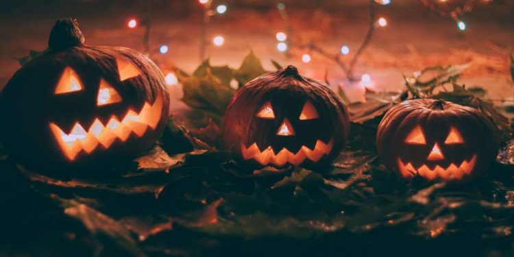 La Notte delle Streghe: Le affascinanti tradizioni di Halloween e le leggende in Italia