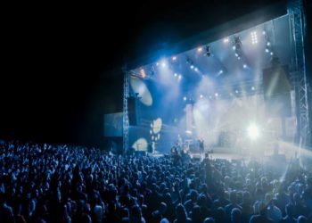 Laura Pausini, no a Sanremo: “Me l’hanno chiesto ma non posso andare”