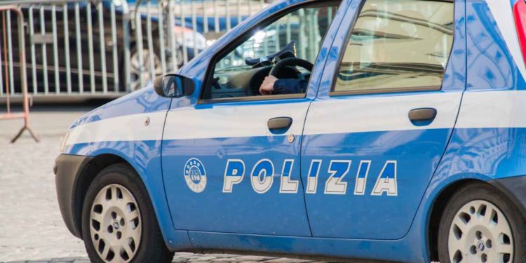 Napoli, blitz contro clan Di Lauro: 27 arresti, anche cantante Tony Colombo