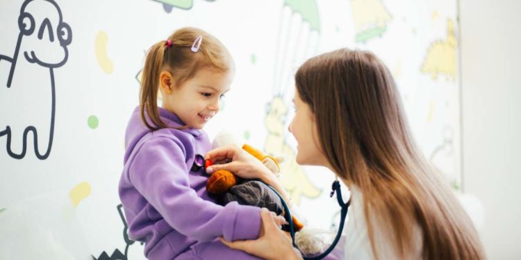 Pediatria, arriva gioco didattico per pediatri: aggiornarsi imitando bimbi