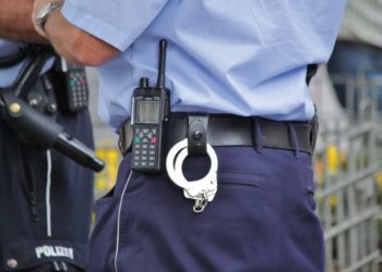 Attimi di paura a Napoli, 14enne spara nella Galleria Umberto I