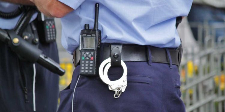 Attimi di paura a Napoli, 14enne spara nella Galleria Umberto I