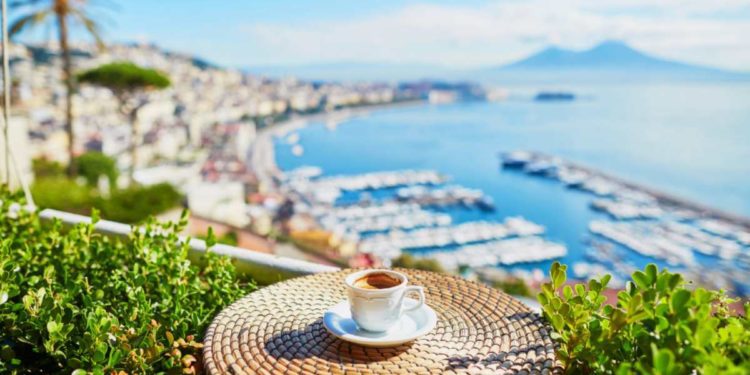 Alla scoperta delle Spiagge Incantevoli tra Napoli e Caserta: il Fascino dell’Autunno al Mare