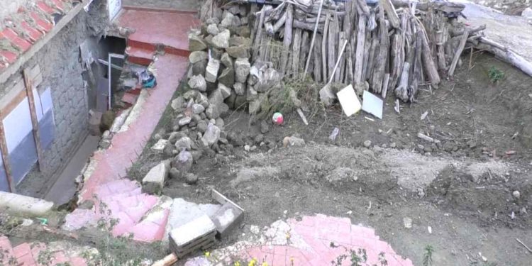 TRA LE MACERIE DELL’ALLUVIONE DI CASAMICCIOLA AD UN ANNO DALLA TRAGEDIA, SFOLLATI TRA SPERANZE E RASSEGNAZIONE