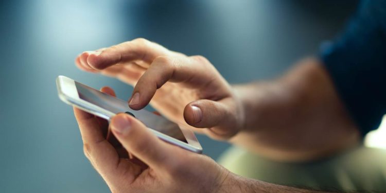 I Vantaggi e gli Svantaggi dell’Uso degli Smartphone a Scuola