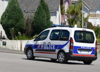 Francia, madre e 4 figli trovati morti in casa: il padre in fuga