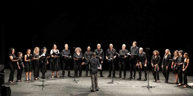 TEATRO BIBLIOTECA QUARTICCIOLO: il 9/12 ospita una serata all’insegna di musica e prevenzione con “Christmas Live AID” del Roma Rainbow Choir, il primo coro LGBTQIA+
