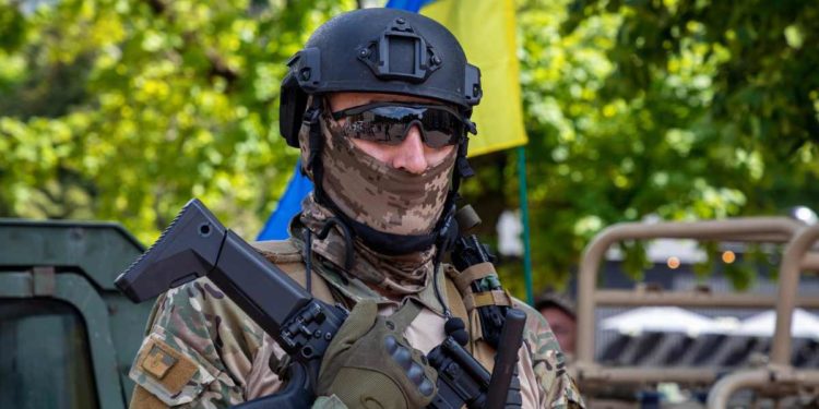 Ucraina, Kiev distrugge nave russa in Crimea