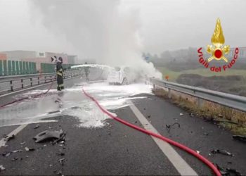 Auto in fiamme nel Veronese, illesa la conducente ! Il video