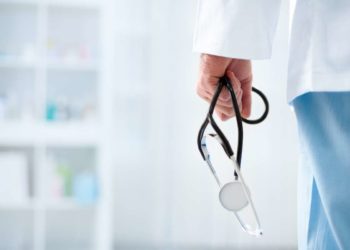 Roma, va in ospedale per un mal di gola e muore a 44 anni